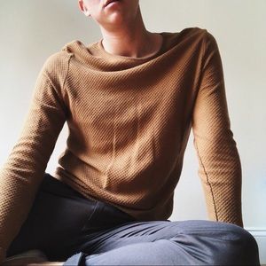 Men’s textured sweater.